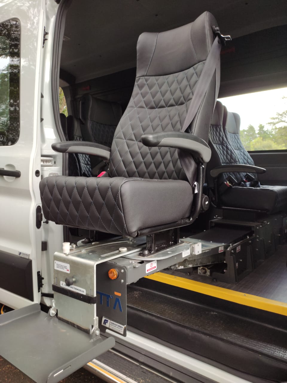 Ford Transit van adaptada para PCD